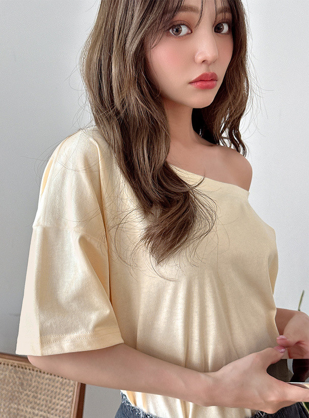 〖代購〗オフショルダーTシャツ